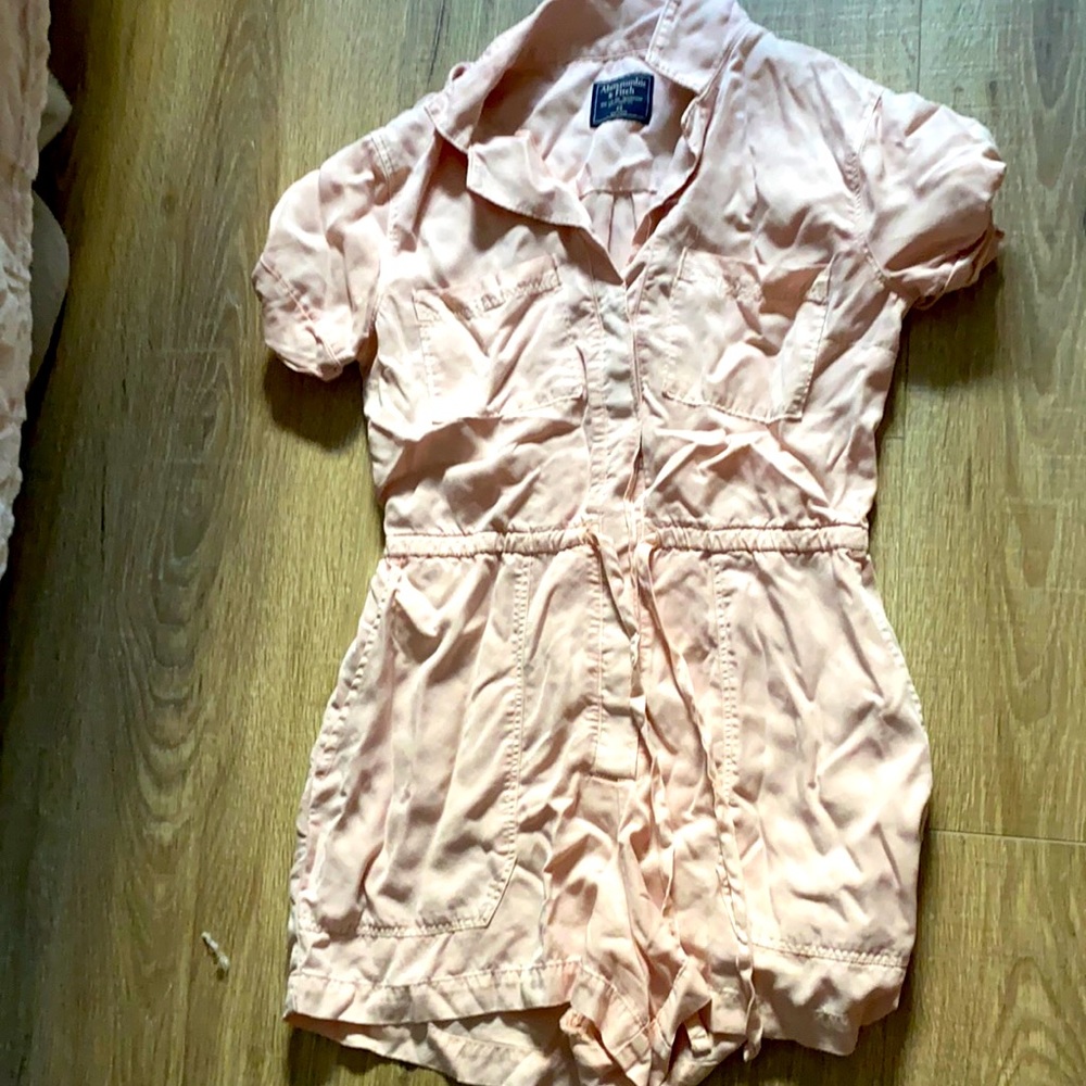 CUTE ABERCROMBIE ROMPER IN BLUSH PINK